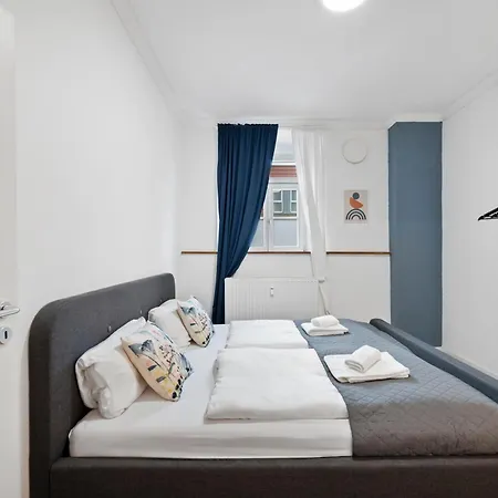 Backhome: Castle-View Apartment with Smart TV and Laundry Ludwigsburg Exterior photo