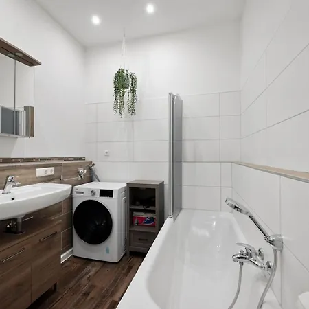 Backhome: Castle-View Apartment with Smart TV and Laundry Ludwigsburg Exterior photo
