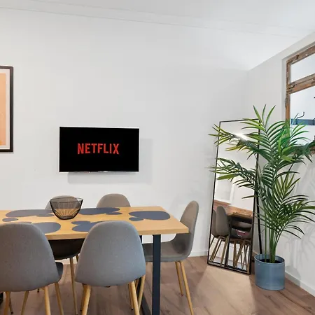 Backhome: Castle-View Apartment with Smart TV and Laundry Ludwigsburg Exterior photo