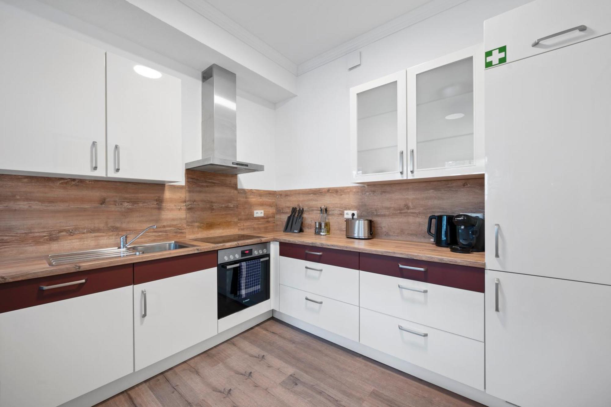 Backhome: Castle-view With Smart Tv And Laundry Apartment *
