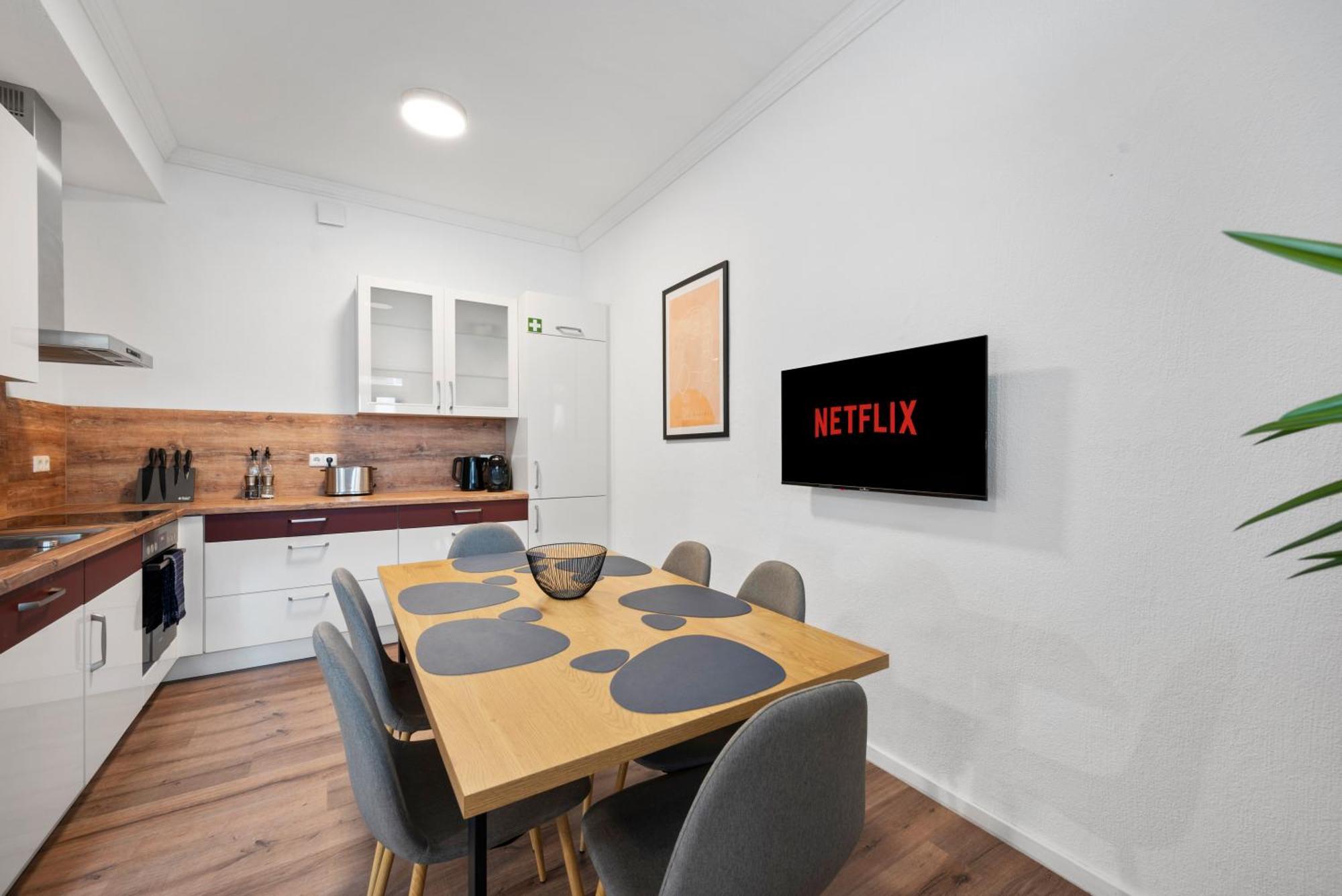 Backhome: Castle-view With Smart Tv And Laundry Apartment Ludwigsburg