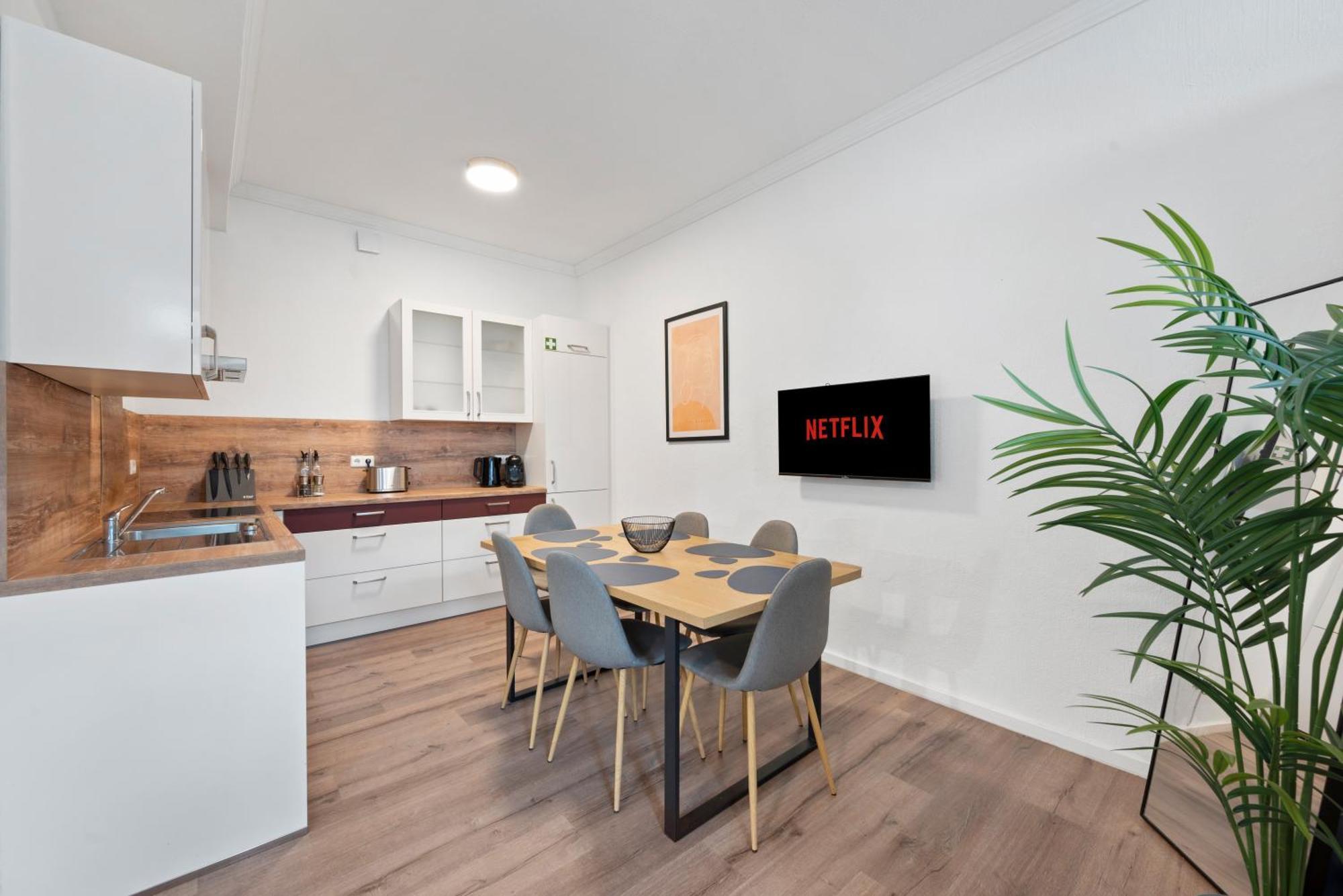 Backhome: Castle-view With Smart Tv And Laundry *